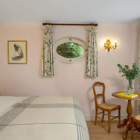 Hotel Des Grandes Ecoles 3*