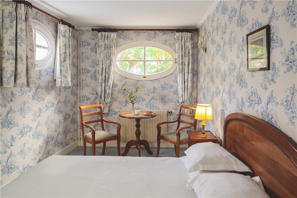 Hotel Des Grandes Ecoles Paris